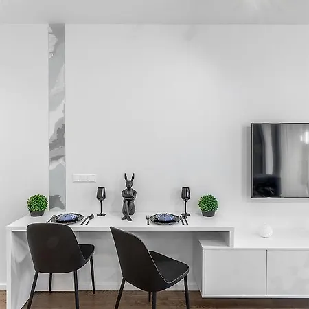 公寓 Brand New In *